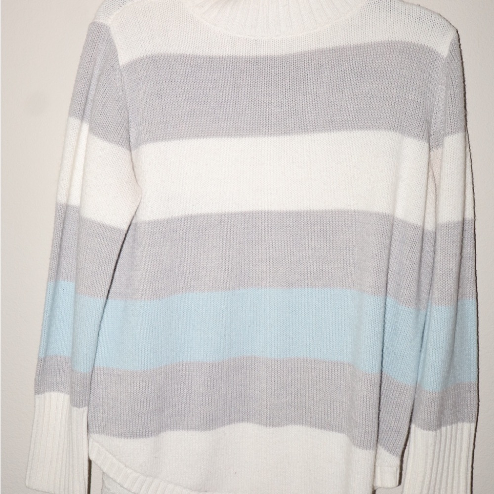 a.n.a Women's Sweater in Gray, White, and Light Blue